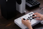 8BitDo Arcade Stick bežični kontroler za Xbox i Windows, beli - Slika 2
